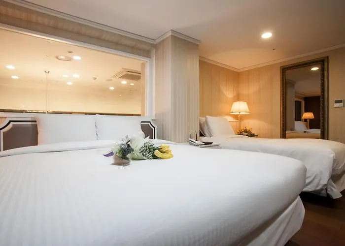 Pharos Hotel 3*