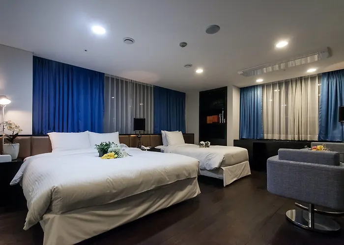 Hotel Pharos 3*