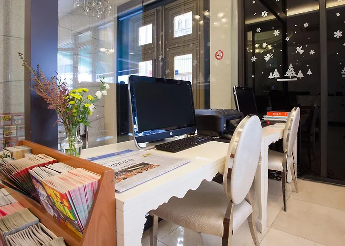 Hotel Pharos 3*