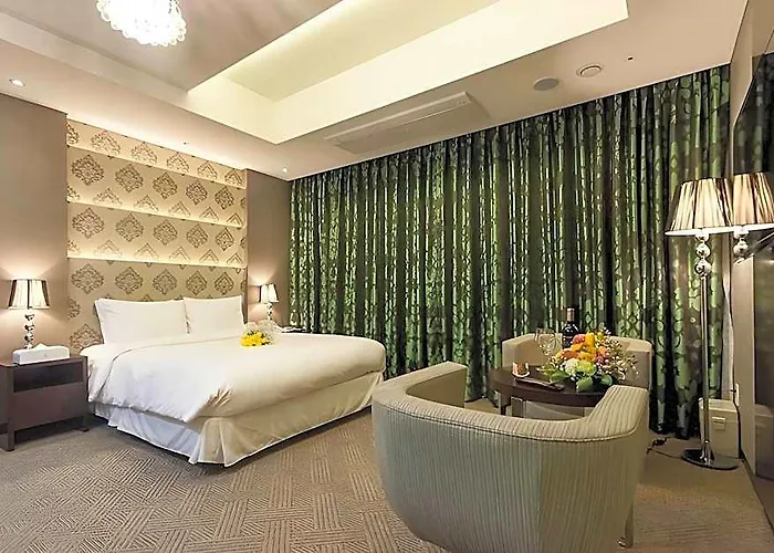 Pharos Hotel 3*